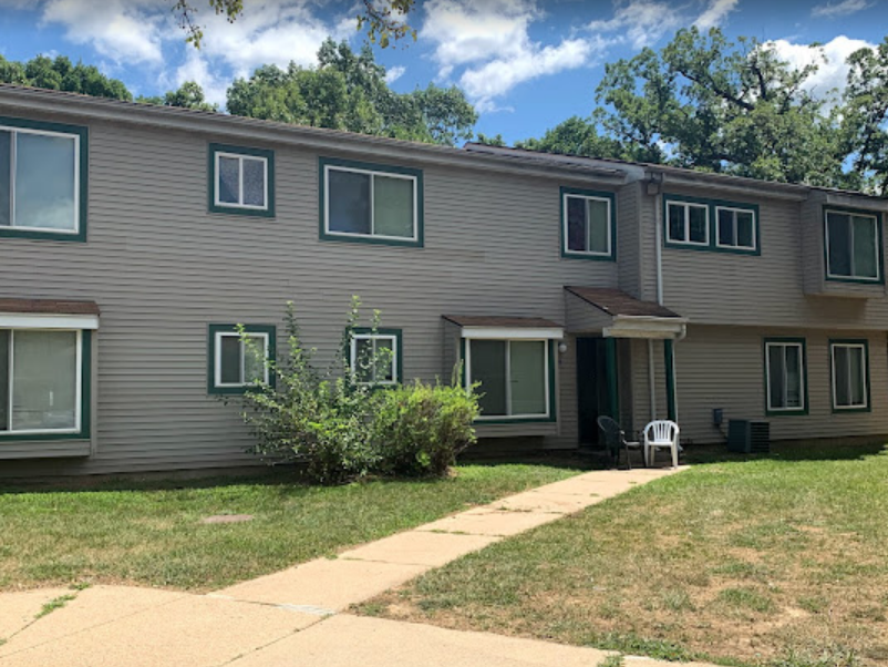 Woodlands Affordable Apartments, Peoria, IL Low Income Housing Apartment