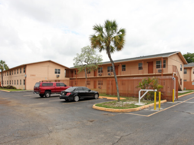 Everglades Heights Broward Public Housing Apartments | 2400 Nw 22nd