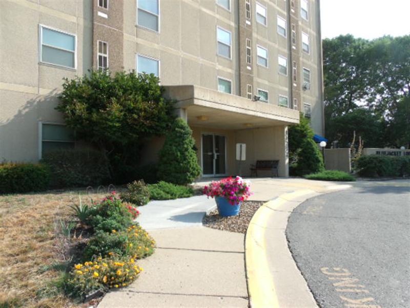 Bluejacket Lodge, Shawnee, KS Low Housing Apartment