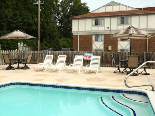 Lexington Manor Apartments - MI, Brighton, MI LowIncomeHousing.us